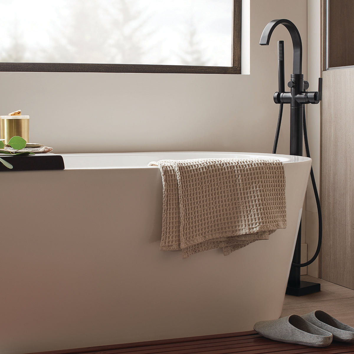 Lura SB-2536-MB Free Standing Roman Tub Faucet with Flat Lever Handle MB