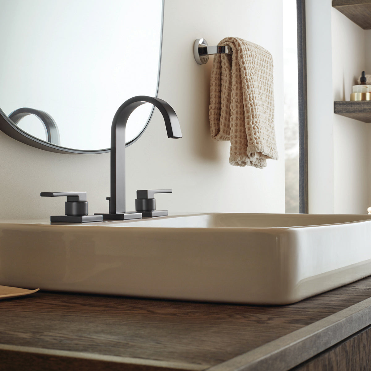Lura CD523MB Widespread Faucet with Platform Lever Handles